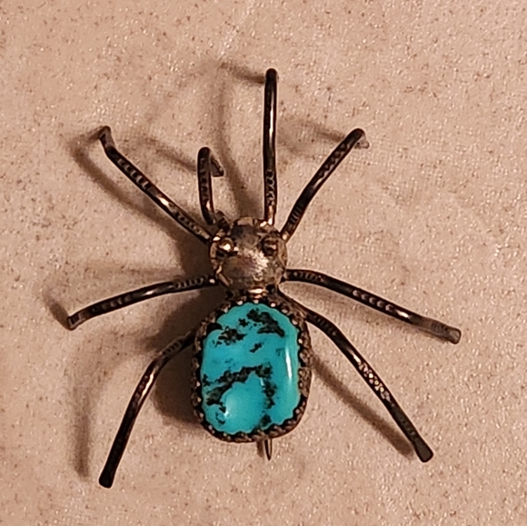 Jewelry - Vintage Sterling Silver Spider brooch with turquoise